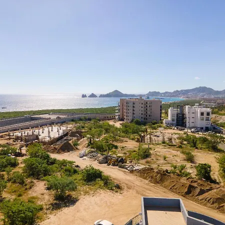 Stunning 2 Bedroom, 2 Bathroom Condo Just A 5 Minute Drive To The Beach