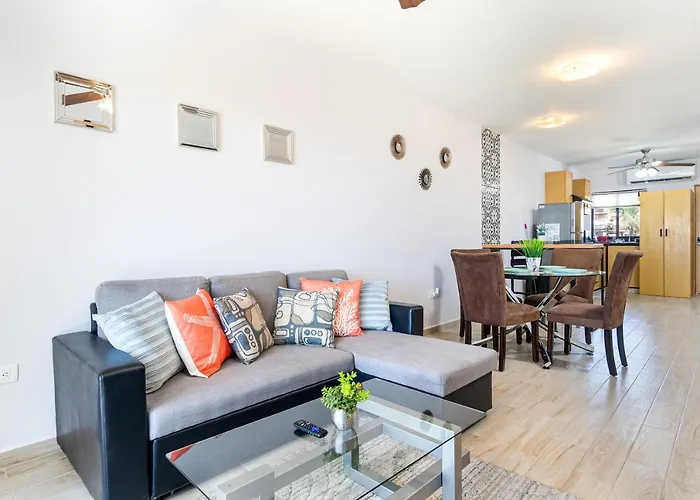 Apartamento Stunning 2 Bedroom, 2 Bathroom Just A 5 Minute Drive To The *